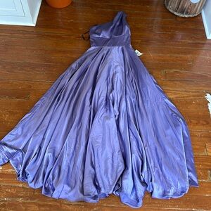 Satin Lavender prom dress! New with tags! One shoulder with a slit. Size 5/6
